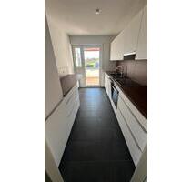 Renovierte 2-Zimmer Wohnung mit EBK, Balkon & Parkplatz - Allensbach
