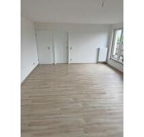 Frisch sanierte 3 Zimmer Wohnung + EBK, Stellplatz + Dachterrasse - Dessau-Roßlau