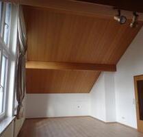 Großzügige 4-Zimmer DG-Wohnung mit Loggia & Garage auf dem Sulgen - Schramberg