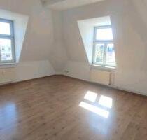 Helle 2 Zimmer Dachgeschoss Wohnung mit Einbauküche - Dresden Cotta