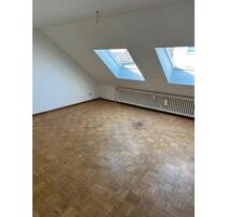 Dachgeschoss 3 Zimmer Wohnung - 640,00 EUR Kaltmiete, ca.  83,00 m² in Holzminden (PLZ: 37603)