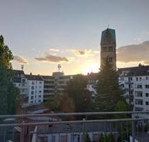 Helle 2-Zimmer Wohnung im DG mit großem Balkon in Pempelfort - Düsseldorf