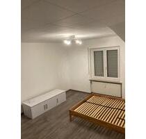 Wohnung - Zimmer - WG Zimmer - 620,00 EUR Kaltmiete, ca.  16,00 m² in Ludwigsburg (PLZ: 71642) Hoheneck