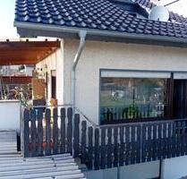 Drei Zimmer Wohnung mit großer Terrasse und Garage - Grafschaft