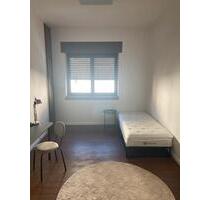 Helles, frisch renoviertes WG-Zimmer in 4er WG zentraler Lage - Karlsruhe Südstadt