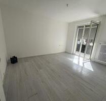 Frisch renoviert, mit Balkon im EG - 2 Zimmer in Meiderich - Duisburg Mittelmeiderich