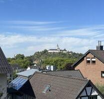 Sanierte vollklimatisierte 3 Zimmer Dachgeschosswohnung - Siegburg