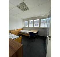 Günstige WG-Zimmer ab 18 €Tag - 425,00 EUR Kaltmiete, ca.  15,00 m² in Hechingen (PLZ: 72379)