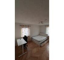 Erstbezug nach Sanierung, 16m2 Zimmer in Stuttgart- Zuffenhausen