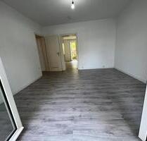 Frisch Renovierte 2 Zimmer Wohnung mit Balkon - Krefeld Benrad