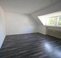 Helle Dachgeschoss- Wohnung 3 Zimmer ohne Balkon in MG- Geistenbeck neu zu vermieten! - Mönchengladbach Süd