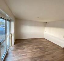 Frisch renovierte 1,5 Zimmer Wohnung mit Balkon & Tiefgarage - Burgau