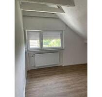 Schöne 1 Zimmer DG Appartement ab 1.11.25 zu vermieten - Täferrot