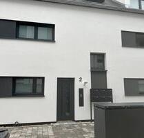 Moderne 2,5 Zimmer Neubauwohnung mit TG & Balkon - Esslingen am Neckar Hegensberg