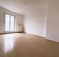 Frisch renovierte, helle 43qm 2-Zimmer Wohnung mit Balkon, nur 200m zum Supermarkt, nur 1Km vom Geiseltalsee entfernt! - Braunsbedra