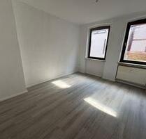 2 Zimmer KüWannenbad, 54qm, EG, Saniert, Laminat, Hofbenutzung - Helmstedt