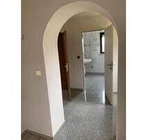 2 Zimmer (großes Wohn- und Esszimmer) Schlafzimmer, Küche, Bad, F - Schiffweiler