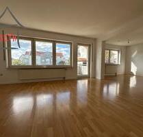 * 4,5 helle Zimmer mit Garten und 2 Balkonen * - Marbach am Neckar