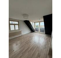 Lage 2 Zimmer DG Wohnung in Waddenhausen