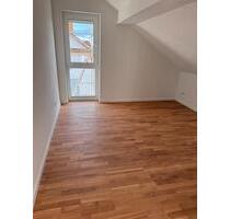 Kernsanierte 4,5 Zimmer Maisonette-Wohnung mit Balkon - Römerberg