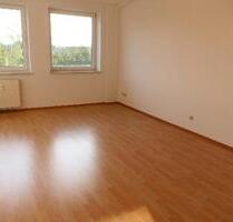 Zentrale helle moderne sehr große 3 Zimmer Wohnung mit Balkon, Badewanne, Dusche und Kfz.-Platz! - Hessisch Oldendorf