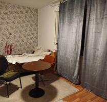 Ruhiges bescheidenes WG Zimmer - 500,00 EUR Kaltmiete, ca.  25,00 m² in Berlin (PLZ: 12359) Neukölln