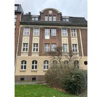 Sanierte 4 Zimmer Altbauwohnung mit Balkon in Krefeld-Bismarckviertel!