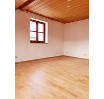 Helle 4-Zimmer Wohnung in Zweifamilienhaus, komplettes OG - Kelheim