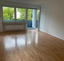 Schöne,renovierte 4 Zimmer Wohnung in Rosenheim Süd (Happing)