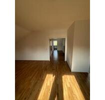 Helle 3 Zimmer Dachgeschosswohnung - Mühlheim am Main