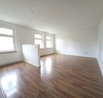 geräumige, lichtdurchflutete 3-Zimmer Wohnung (1.OG) mit Gäste-WC und Gartenanteil, Langenreinsdorf - Crimmitschau