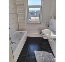 2 Zimmer Wohnung mit extra Küche, Wanne und Tageslichtbad! #DD55 - Freital