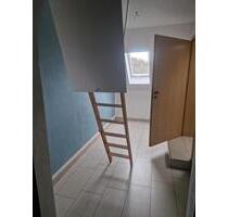 Schöne Zwei Zimmer Wohnung - 700,00 EUR Kaltmiete, ca.  65,00 m² in Heßdorf (PLZ: 91093)
