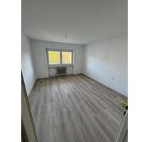 Helle 3 Zimmer Wohnung mit Balkon & Einbauküche in S-Bahn Nähe - Esslingen am Neckar Brühl