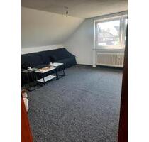 2-3 Zimmer Wohnung im Dachgeschoss eines freistehenden Hauses - Bückeburg