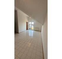 2-Zimmer Dachgeschosswohnung mit herrlichem Balkon, Schellbronn - Neuhausen