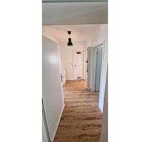 Teilmöbilierte 2 -Zimmer Wohnung mit Balkon und Autostellplatz - Esslingen am Neckar Hegensberg