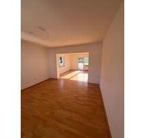 2 Zimmer Whg mit Balkon und Einbauküche - Roth