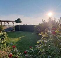 Schöne 3,5-Zimmer Mansardenwohnung mit Balkon, Garten und Carport - Stephansposching