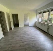 Helle renovierte 2,5 Zimmer Wohnung in 47137 DU Meiderich - Duisburg Beeck