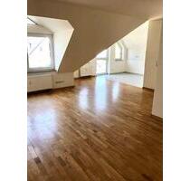 *** Schöne 2-Zimmer im DG mit Parkett in toller Lage! *** - Chemnitz Helbersdorf