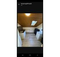 1 Zimmer im Dachgeschoss - 595,00 EUR Kaltmiete, ca.  10,00 m² in Karlsruhe (PLZ: 76131) Innenstadt-Ost