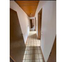 3 Zimmer Dachgeschoss in einem MehrfamilienhausHeidingsfeld - Würzburg Heuchelhof