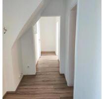 4 Zimmer Dachgeschosswohnung - 650,00 EUR Kaltmiete, ca.  74,00 m² in Wuppertal (PLZ: 42115) Brill