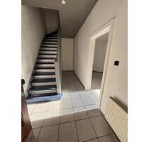 Guck mal: 3,5-Raum-Wohnung über zwei Etagen mit eigenem Eingang auf ca. 65 m² zu vermieten - Oberhausen