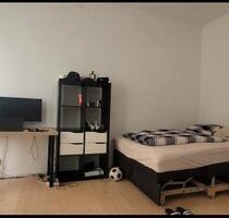 WG Zimmer Sofort Verfügbar - 505,00&nbsp;EUR Kaltmiete, ca.&nbsp; 24,00&nbsp;m&sup2; in Esslingen am Neckar (PLZ: 73728)