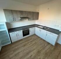 Einziehen & wohlfühlen: Sanierte 2 Zimmer mit EBK und stilvollen Flügeltüren - Chemnitz Kapellenberg