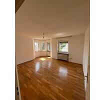 Helle 3 Zimmer Wohnung Frisch gestrichen - Tauberbischofsheim