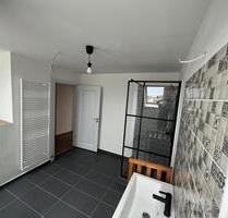 Kernsanierte 4 Zimmer Wohnung mit Balkon2 Bädern - Crimmitschau