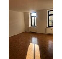 Gemütliche 2-Zimmer mit Balkon, Wannenbad, Aufzug und Parkett in Toplage ! - Chemnitz Kapellenberg